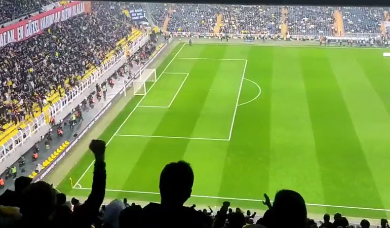 Fenerbahçe tribünlerinden ‘hükümet istifa’ sloganları