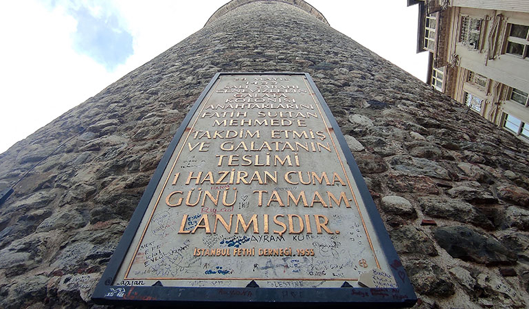 Galata Kulesi isim tabelasına döndü
