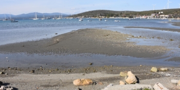 izmir-seferihisarda-deniz-suyu-25-metre-cekildi_6692_dhaphoto3