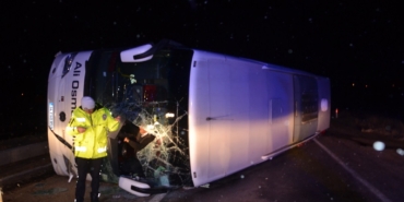 KASTAMONU'DA YOLCU OTOBUSU DEVRILDI, 30 KISI YARALANDI. FOTO-KASTAMONU-DHA