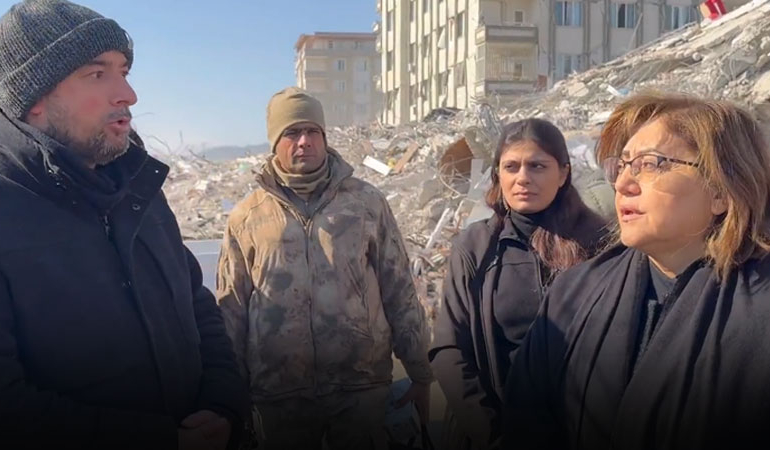 Fatma Şahin enkaz bölgesinde: Her şerde bir hayır var