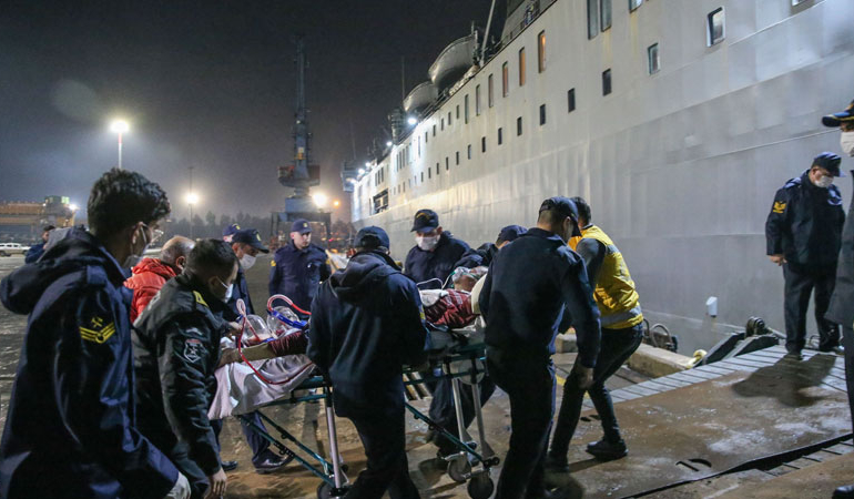 Hatay’da depremde yaralananlar TCG İskenderun gemisine taşınıyor