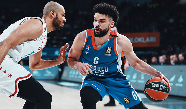 Anadolu Efes, Bologna’yı yenerek play-off umudunu korudu