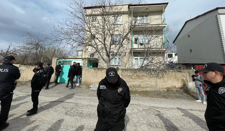 Bir evde 6 kişi ölü bulundu