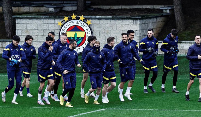 Fenerbahçe’nin Sevilla maçı kamp kadrosu belli oldu