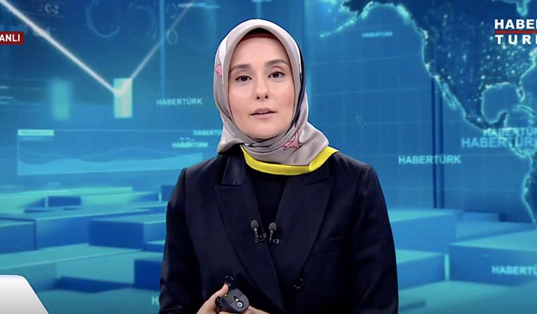Habertürk’te ilk başörtülü spiker… Eski bakanın yeğeni