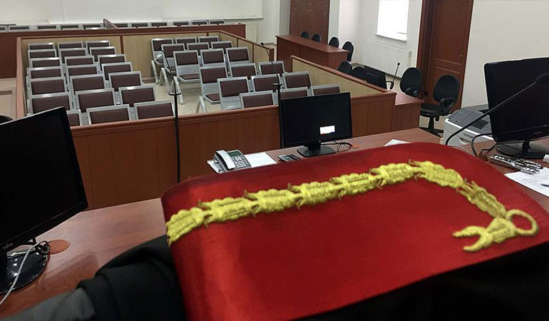 Hakim eşini bıçaklayıp kızgın yağ ile yakarak öldüren kadın intihar etti