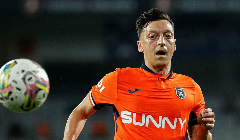 Mesut Özil futbolu bıraktı