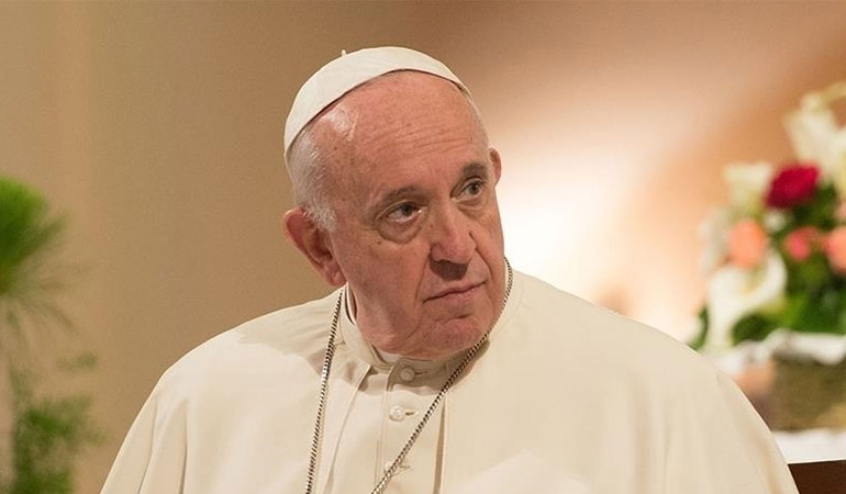Papa Francis hastaneye kaldırıldı