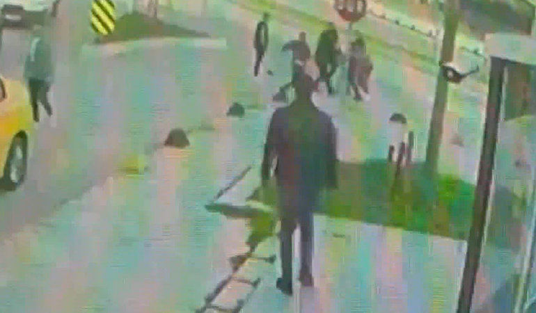 Tehdit edilen taksicinin intikamı fena oldu