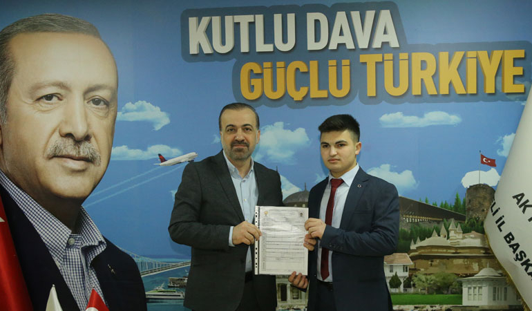 Lise öğrencisinden AKP’ye adaylık başvurusu: Hizmet etmek için yola çıktım