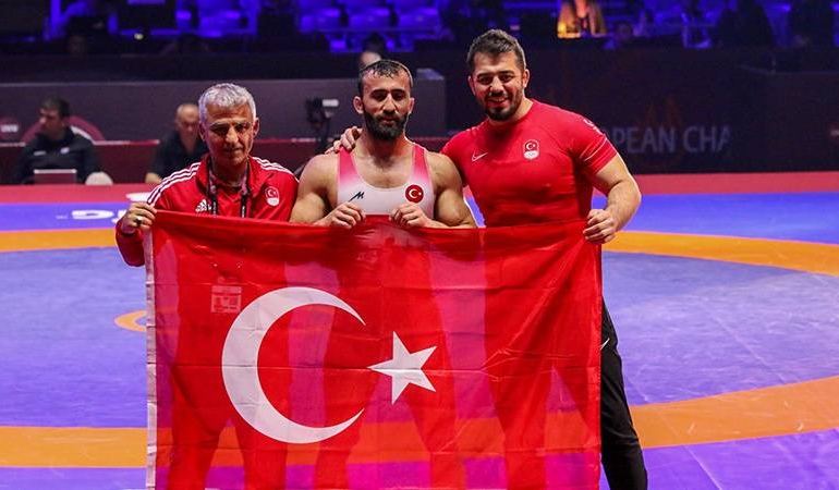 Milli güreşçi Burhan Akbudak, Avrupa şampiyonu oldu