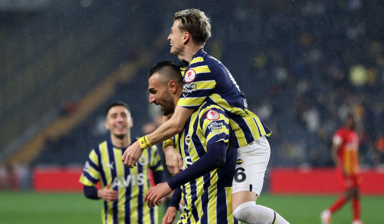 Fenerbahçe yarı finalde