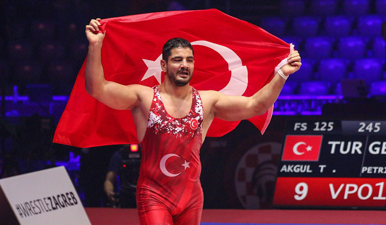Milli güreşçi Taha Akgül, Avrupa şampiyonu