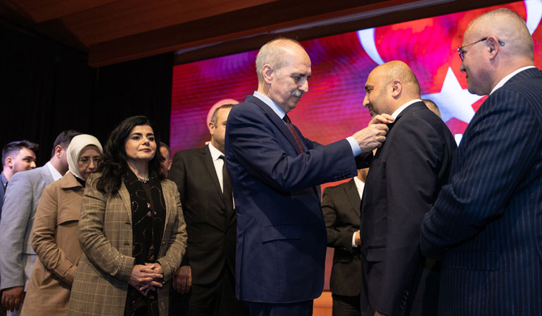 Zafer Partisi’nden istifa edip AKP’ye geçtiler