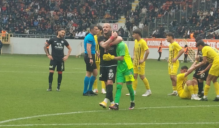 TFF 2. Lig’de rekor skor.. Futbolcular gol olup yağdıkları kaleciyi teselli etti