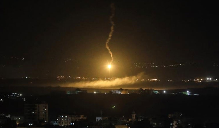 İsrail’den Humus’a hava saldırısı… Suriye doğruladı