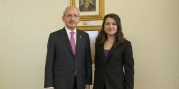 kilicdaroglu_avrupali_genc_sosyalistler_baskan_yardimciligina_secilen_gokce_gokceni_kutladi