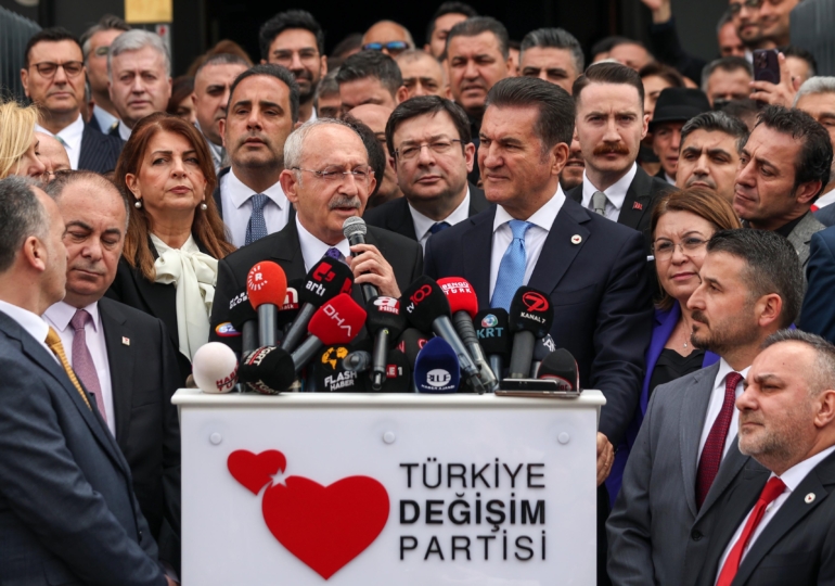 Kılıçdaroğlu’ndan Mustafa Sarıgül’e ziyaret
