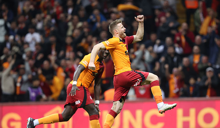 Galatasaray, Adana Demirspor engelini son dakikalarda geçti