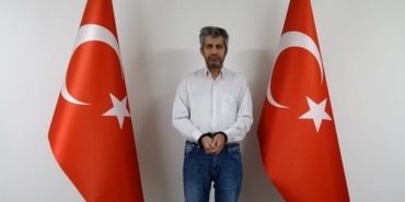 FETÖ’nün güncel finans yapılanmasında yer alan Mehmet Cintosun, MİT tarafından yurt dışında düzenlenen operasyonla yakalanarak Türkiye’ye getirildi