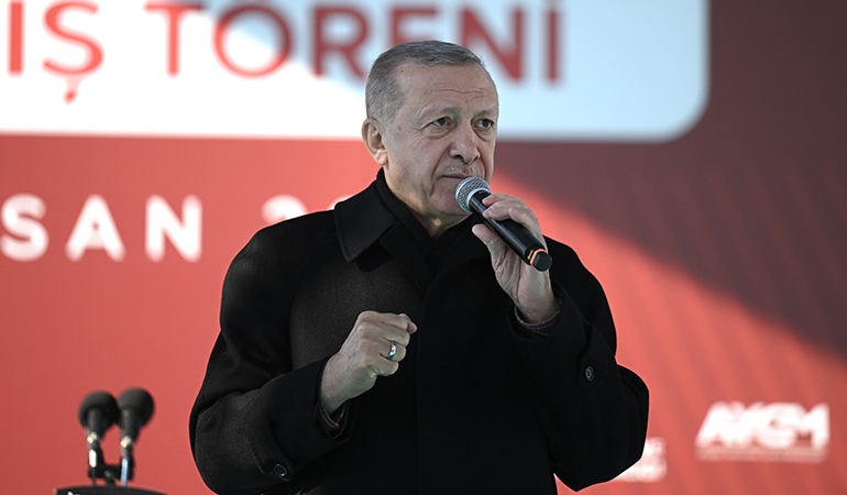 Erdoğan ‘seccade’yi bırakmıyor… ‘Kıblesi Kabe olmayanın seccadesi nereye bakar…’