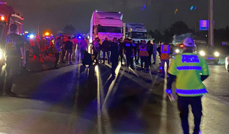 TIR’a arkadan çarpan 15 yaşındaki motosikletli hayatını kaybetti