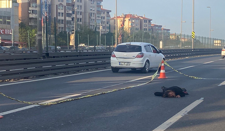 Bakırköy’de ilginç anlar: AIDS’liyim deyip yola yattı