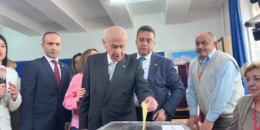 bahceli-oyunu-kullandi_2755_dhaphoto2