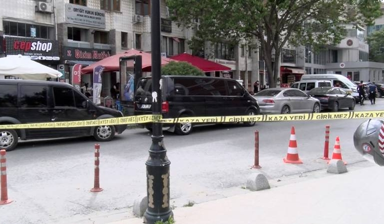 Adliye önünde silahlı çatışma