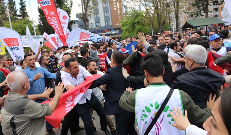 1 Mayıs kutlamalarında Memleket Partililer ile CHP’liler arasında kavga