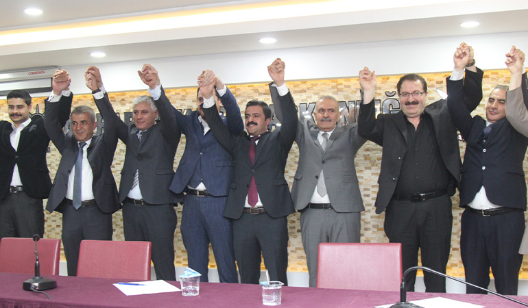 Ali Babacan’ın Van ekibi topluca istifa edip AKP’ye geçti