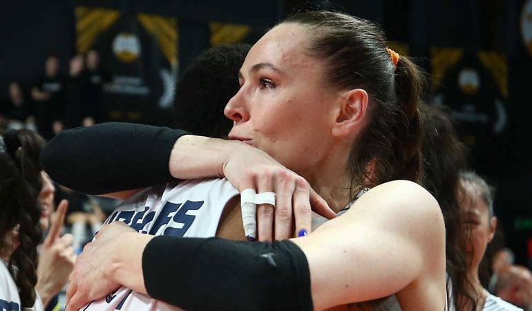 Kadınlar voleybolda finalin adı belli oldu: Fenerbahçe Opet-Eczacıbaşı