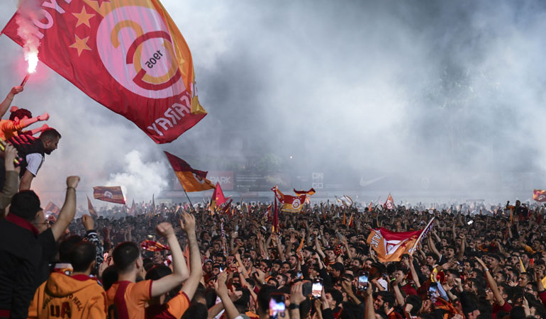 Liderlerden Galatasaray’a tebrik mesajları