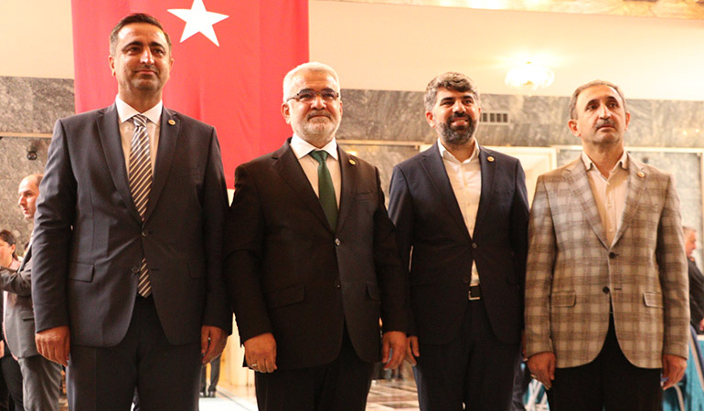 HÜDA PAR’lılar lütfetti: Milletvekili yeminini okuyacağız