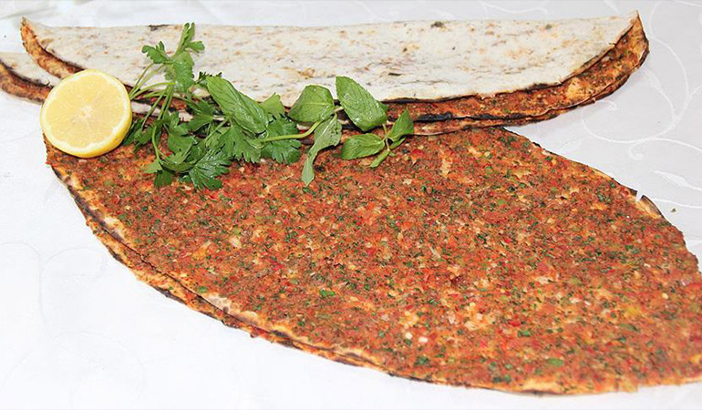 Bodrum’da lahmacunun fiyatı bu sene de dudak uçuklattı