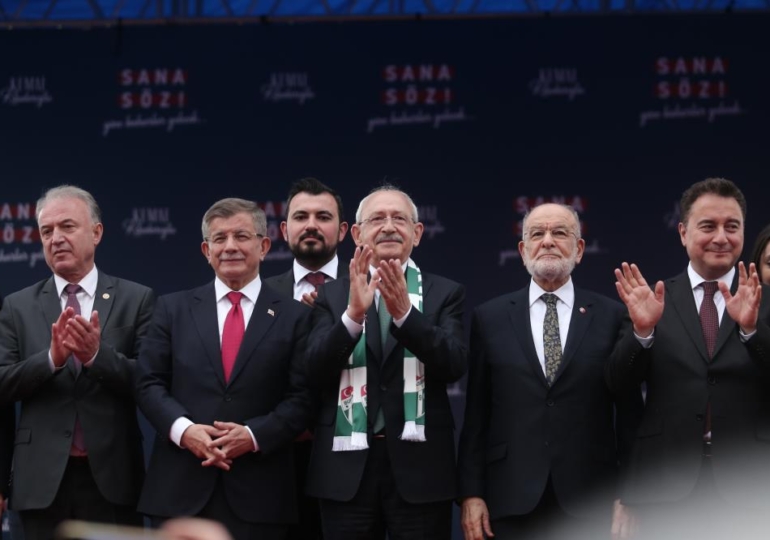 CHP’den koltukları kaptılar, seçim bitmeden grup derdine düştüler