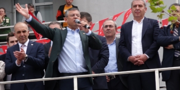 CORUM'A GELEN OZGUR OZEL KADES MEYDANI'NDA HALKA HITAP ETTI. FOTO:CORUM-DHA