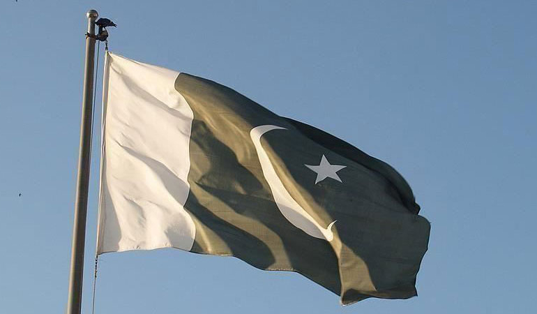Pakistan’da 10 eski bakanın diplomatik pasaportları iptal edildi
