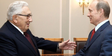 putinkissinger