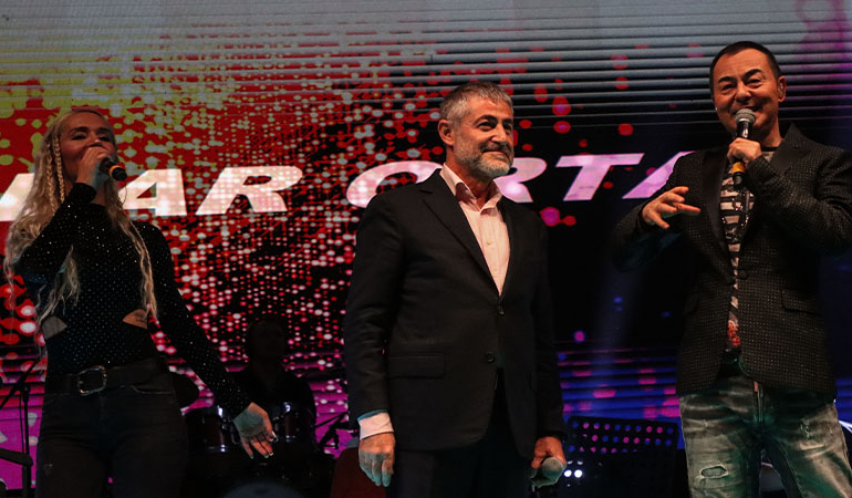 Serdar Ortaç, Nureddin Nebati için şarkı söyledi