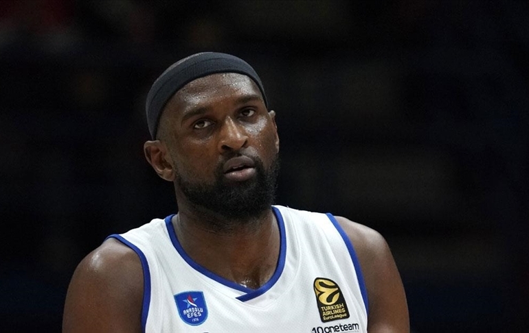Anadolu Efes’in yıldız oyuncusu kalp krizi geçirdi