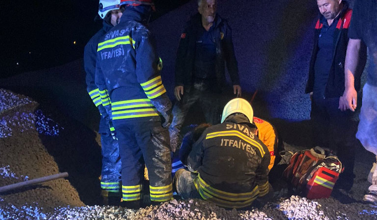 TIR’dan dökülen çakıl taşlarının altında kalan şoför yaşamını yitirdi