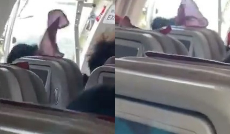 Havada panik anları: Uçağın kapısı açıldı