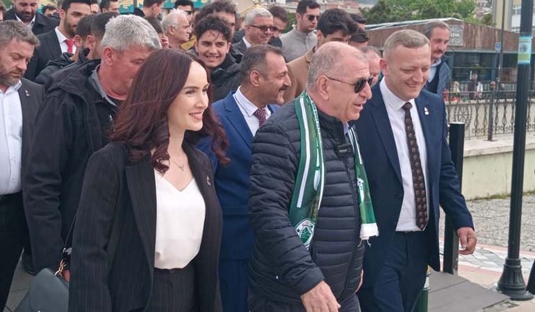 ‘AK Parti’ye oy vereceğim’ diyen kadına Ümit Özdağ’dan yanıt