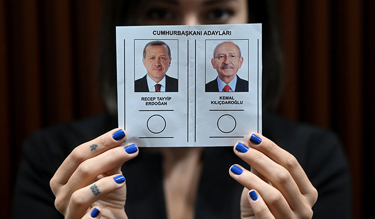 ‘Seçimde AKP ile değil yabancılarla yarışıyoruz’
