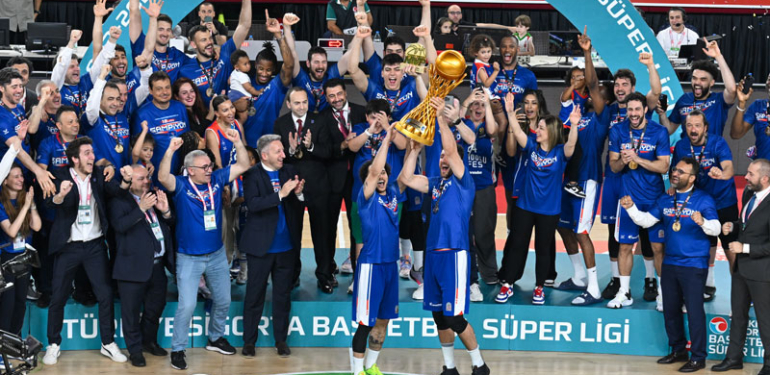 Basketbolda şampiyon Anadolu Efes!