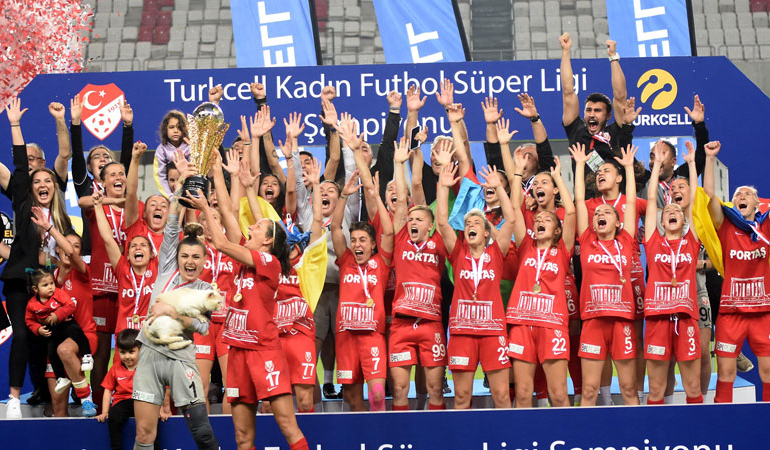 ABB Fomget, Fenerbahçe’yi yenerek kadınlar futbolda şampiyon oldu