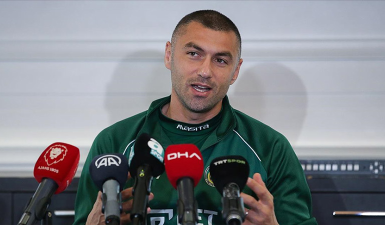 Burak Yılmaz futbolu bıraktı