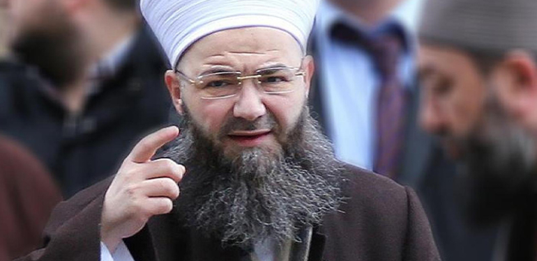 Cübbeli Ahmet yatak odasına girdi